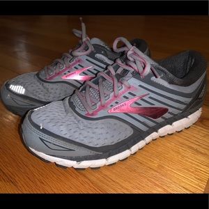 Brooks Ariel 18